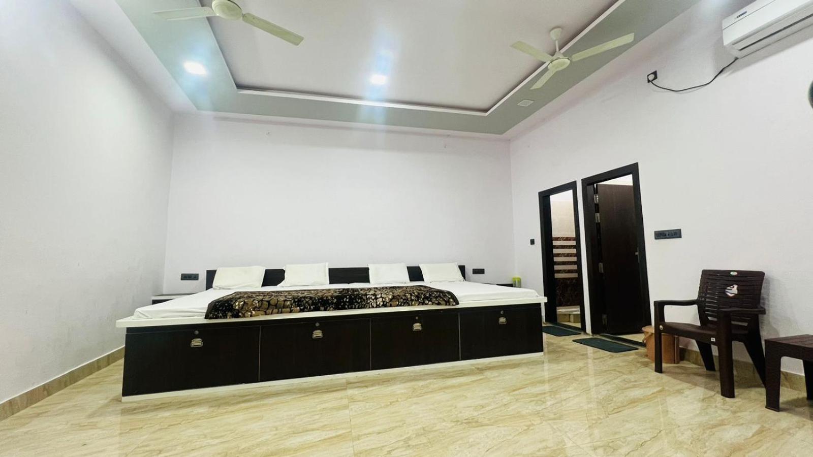 Hotel Rudra Residency Near Railway Station 马图拉 外观 照片