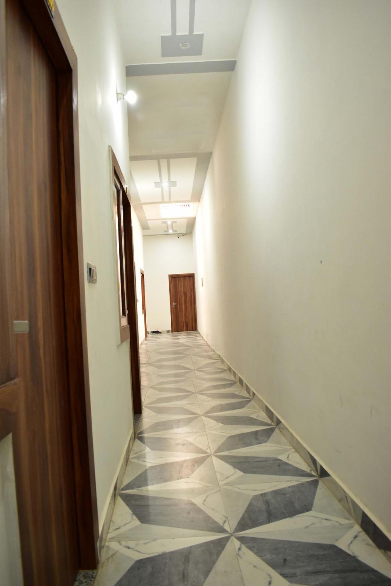 Hotel Rudra Residency Near Railway Station 马图拉 外观 照片