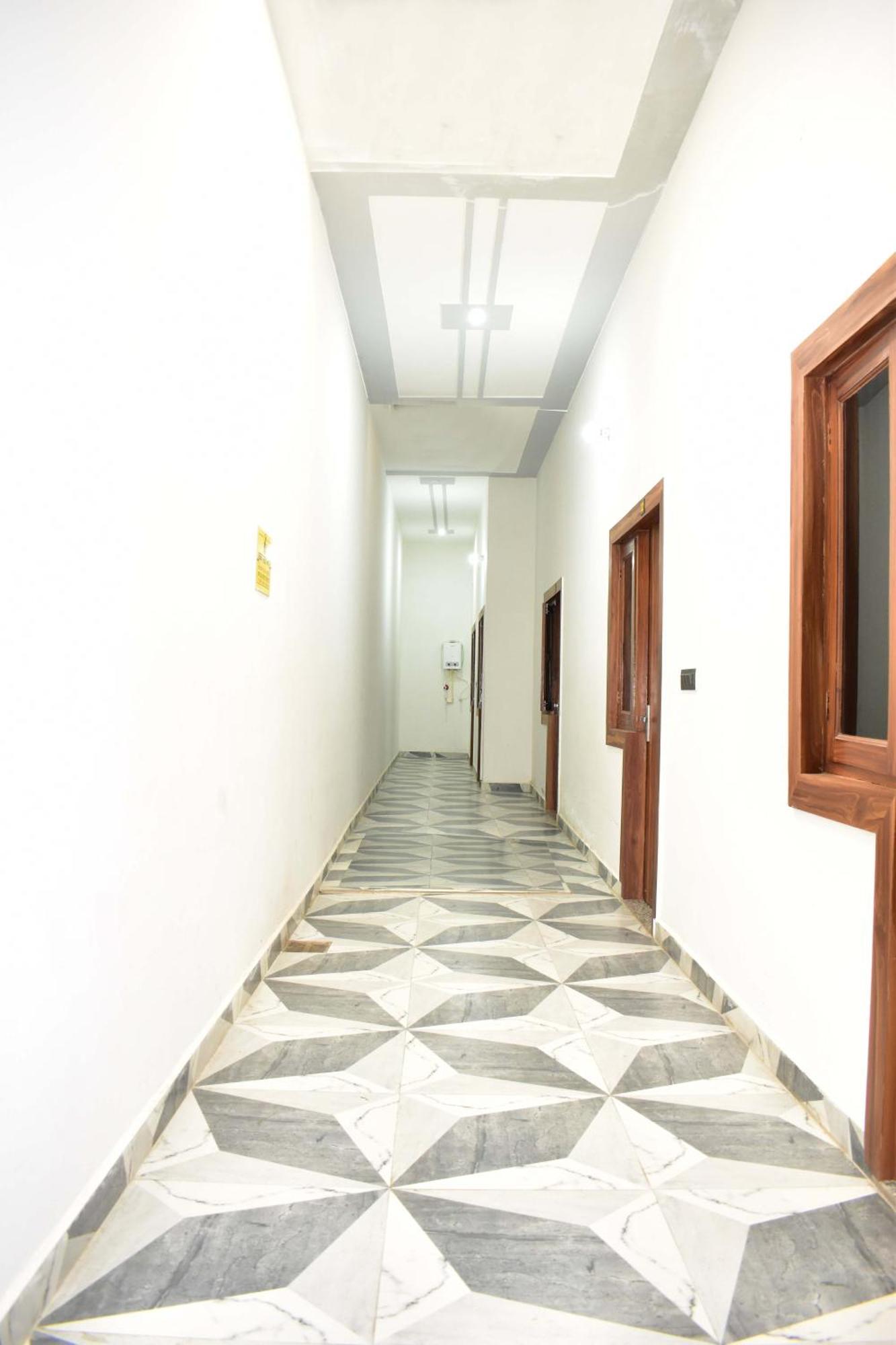Hotel Rudra Residency Near Railway Station 马图拉 外观 照片