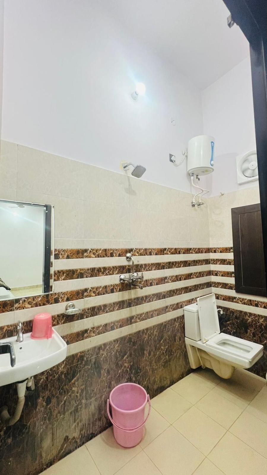 Hotel Rudra Residency Near Railway Station 马图拉 外观 照片