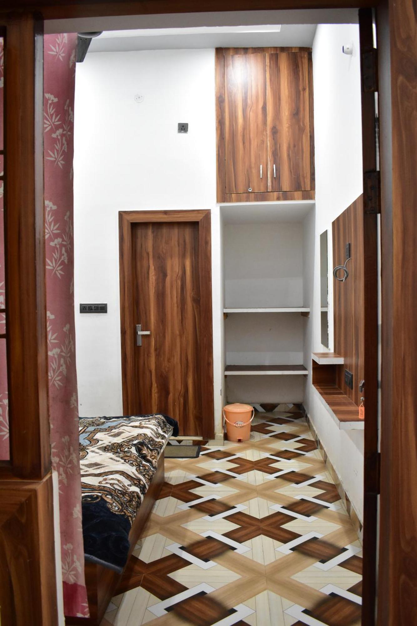 Hotel Rudra Residency Near Railway Station 马图拉 外观 照片