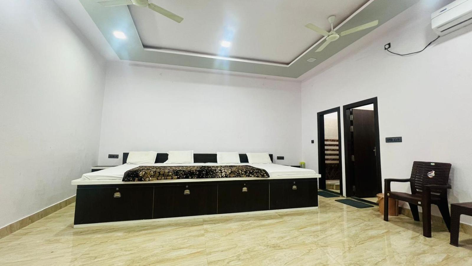 Hotel Rudra Residency Near Railway Station 马图拉 外观 照片