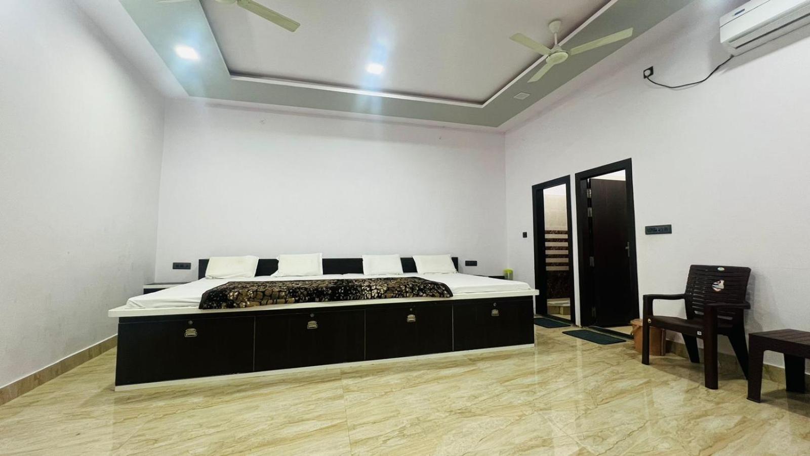 Hotel Rudra Residency Near Railway Station 马图拉 外观 照片