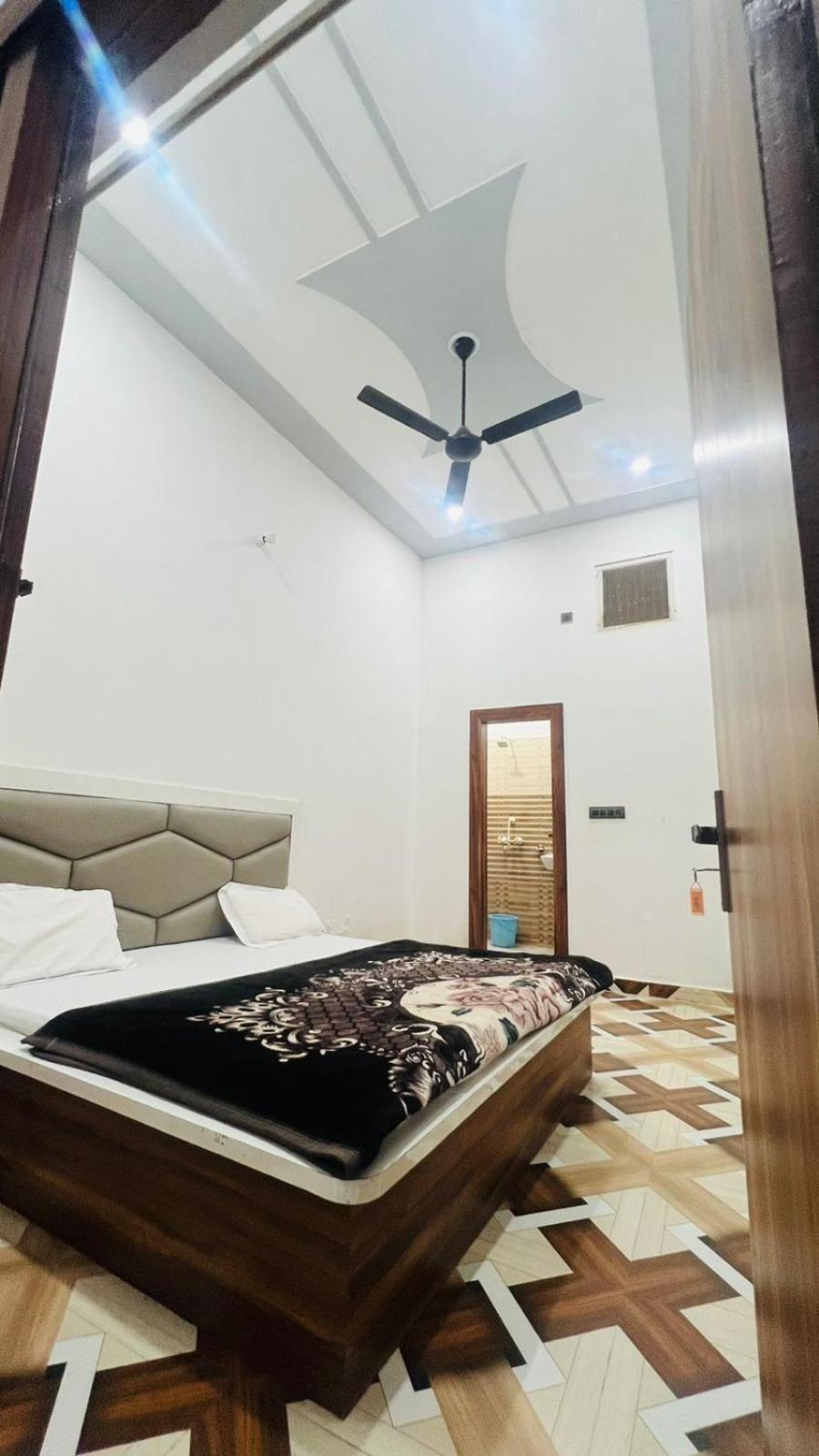 Hotel Rudra Residency Near Railway Station 马图拉 外观 照片