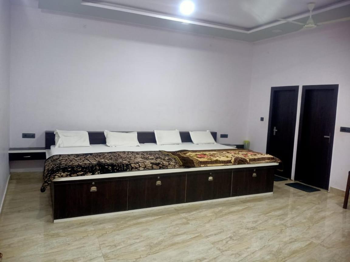 Hotel Rudra Residency Near Railway Station 马图拉 外观 照片