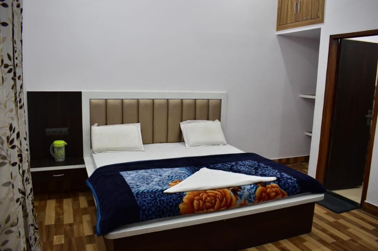 Hotel Rudra Residency Near Railway Station 马图拉 外观 照片