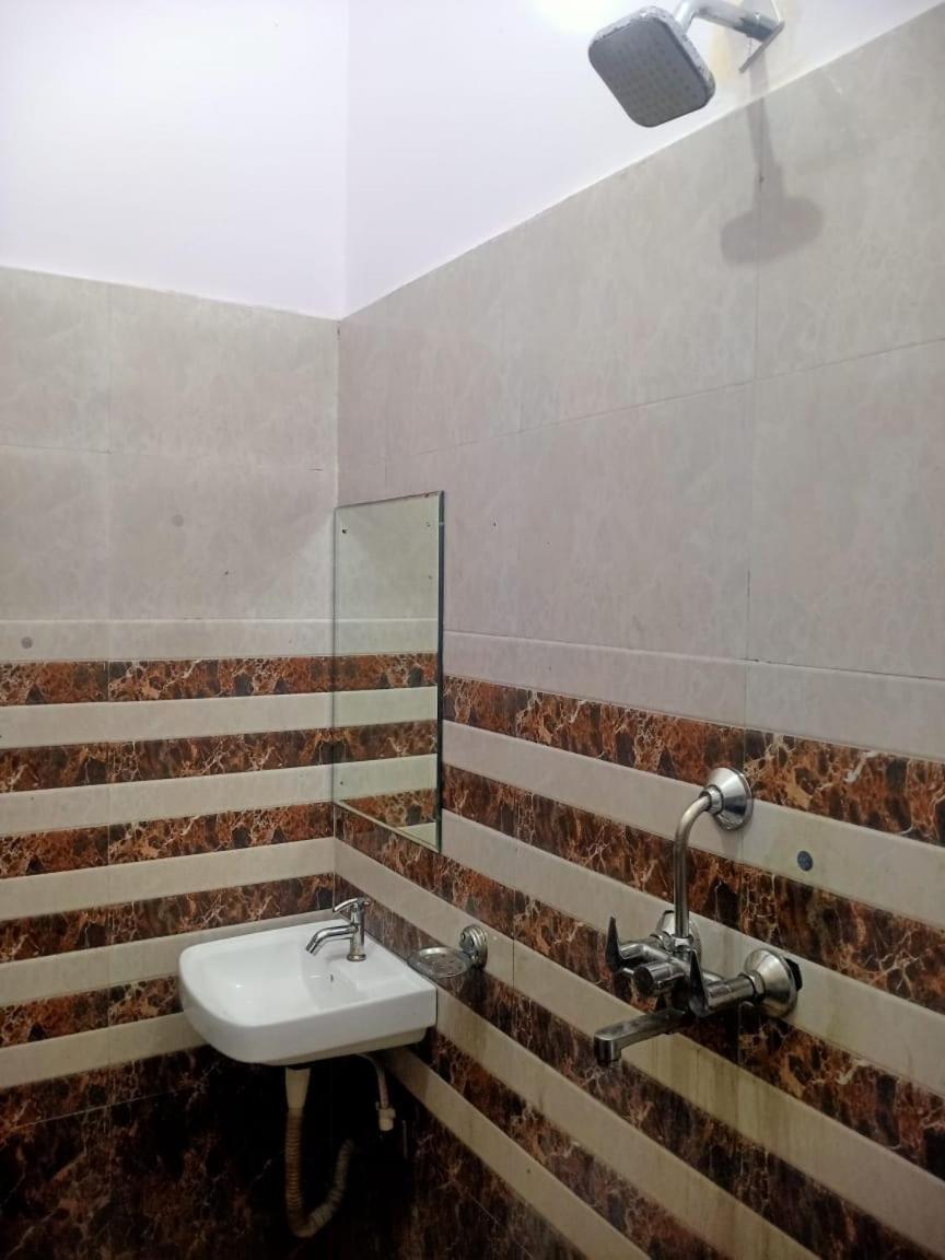 Hotel Rudra Residency Near Railway Station 马图拉 外观 照片