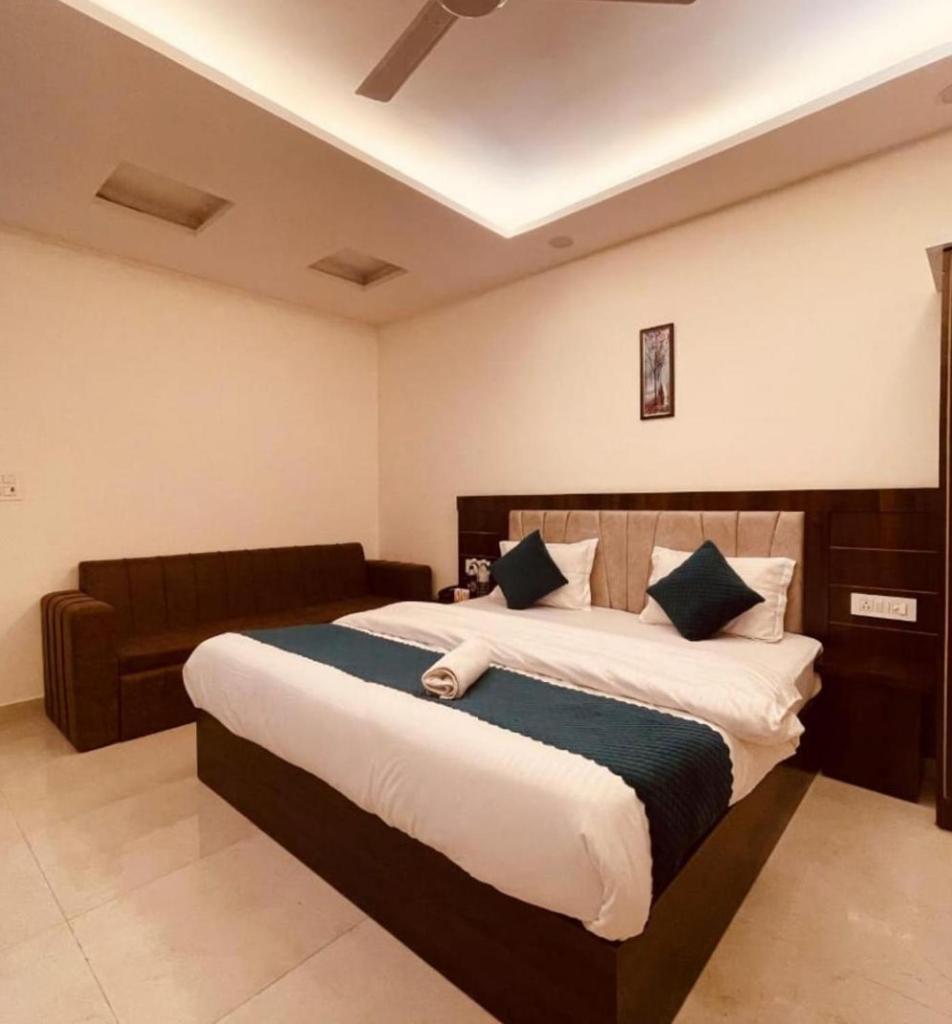 Hotel Rudra Residency Near Railway Station 马图拉 外观 照片